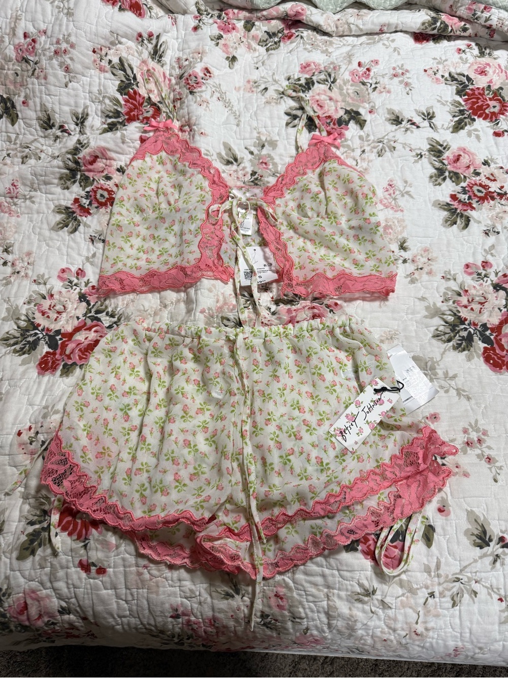 Adorable Bestey Johnson for forever 21